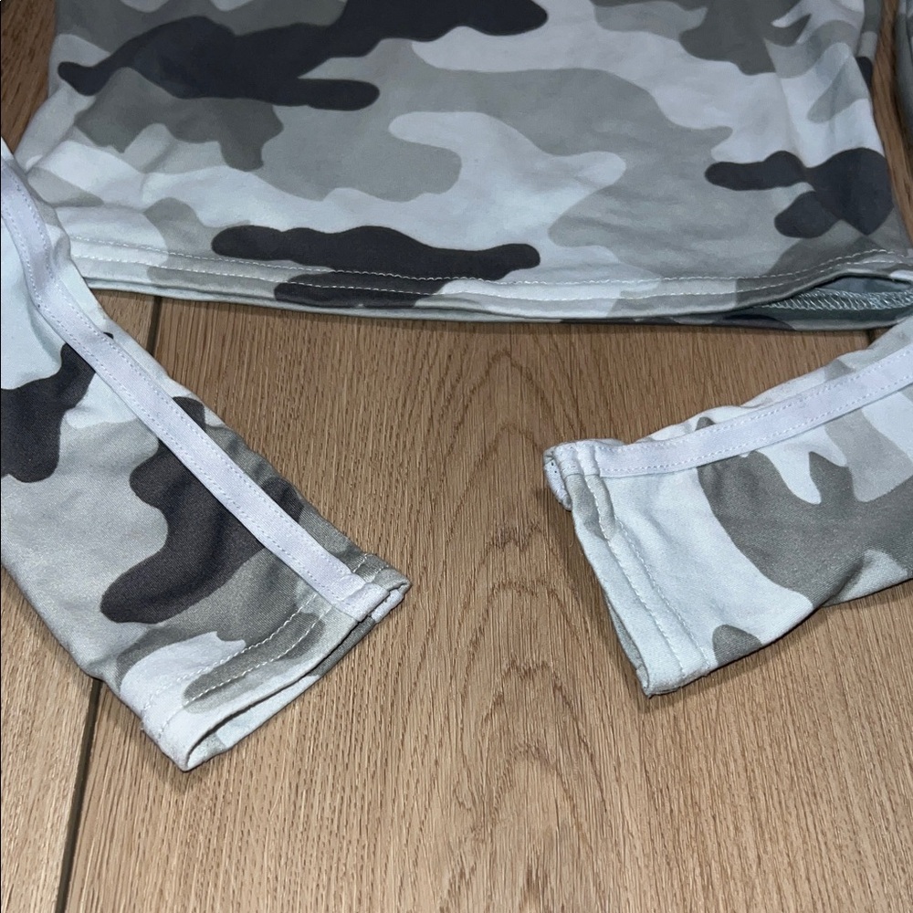 🛍️ - 3 for $25 🛍️ - EUC - Infinite Performance Cropped Hoodie - Picture 6 of 6